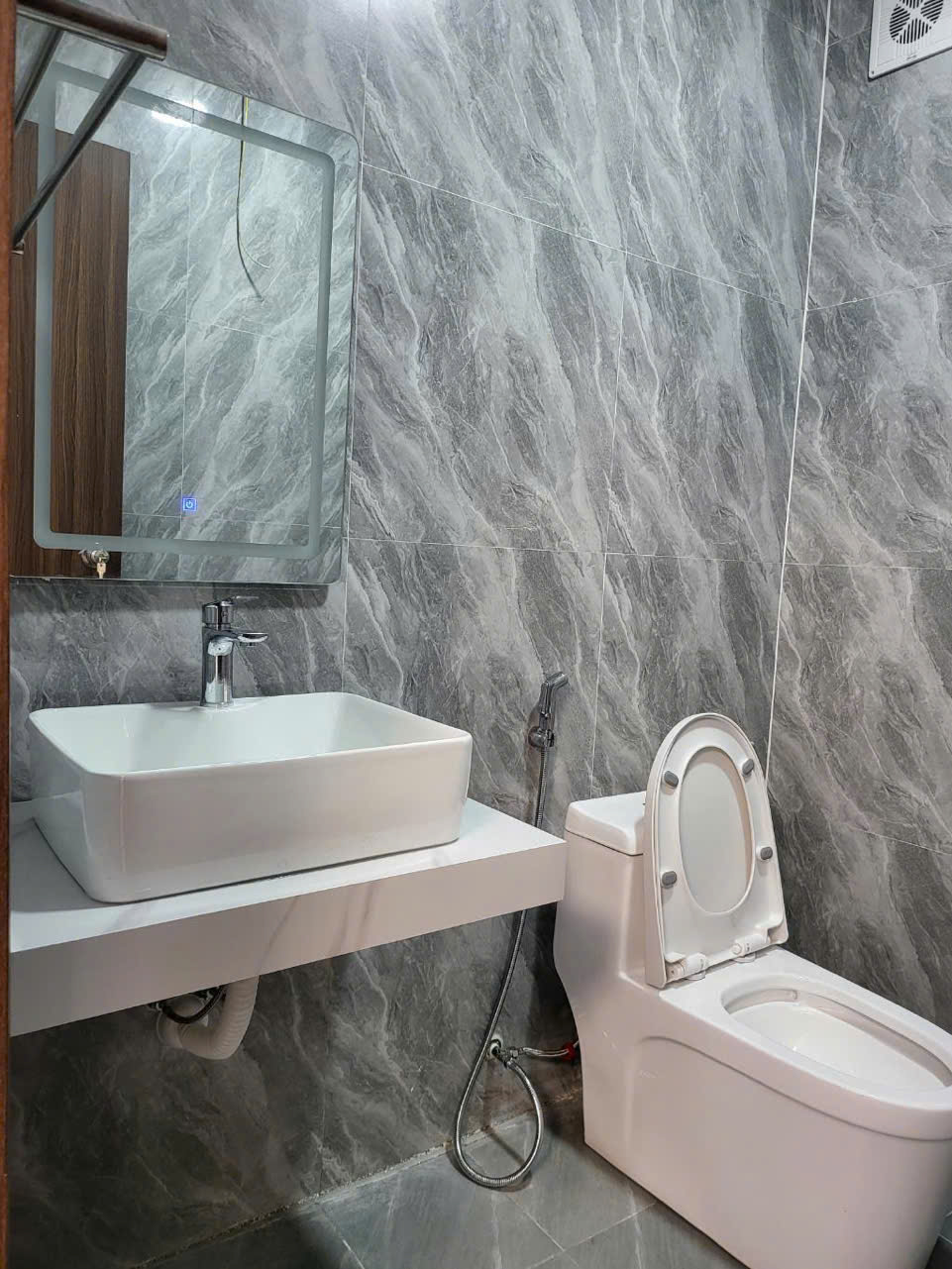 BÁN NHÀ LONG BIÊN_NHÀ MỚI XÂY_MẶT TIỀN RỘNG 6 MÉT